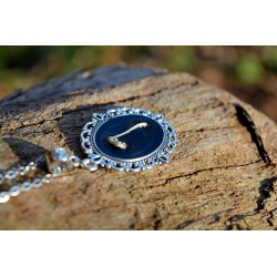 Pendentif Main des lisières