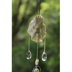 Attrape soleil fait main avec une huitre et des pampilles