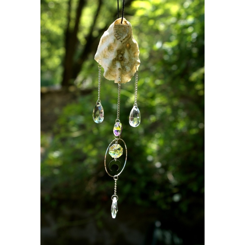 Attrape soleil fait main avec une huitre et des pampilles