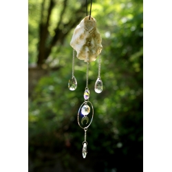 Attrape soleil fait main avec une huitre et des pampilles