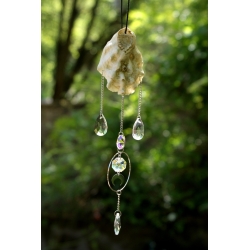 Attrape soleil fait main avec une huitre et des pampilles