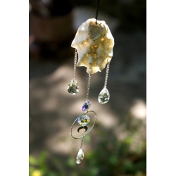 Attrape soleil fait main avec une huitre et des pampilles